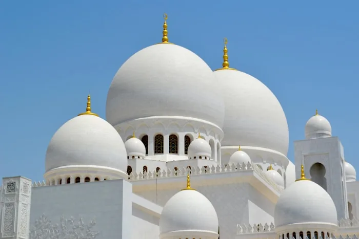 Abu Dhabi - The Corniche, the Louvre and Yas Island