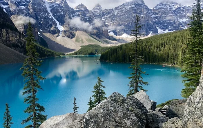 Banff - Turquoise lakes under the Alberta Rockies
