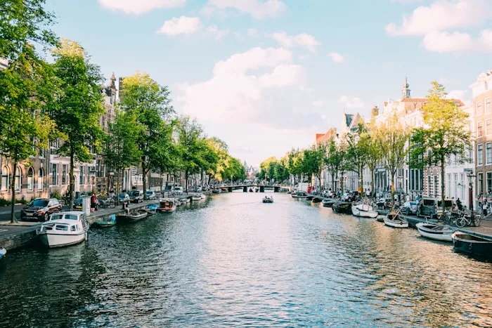 Amsterdam - Canals, bicycles and the Van Gogh Museum