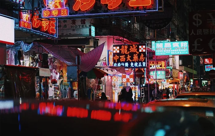 Street markets - Temple Street stalls and Mong Kok's crowded lanes after dark