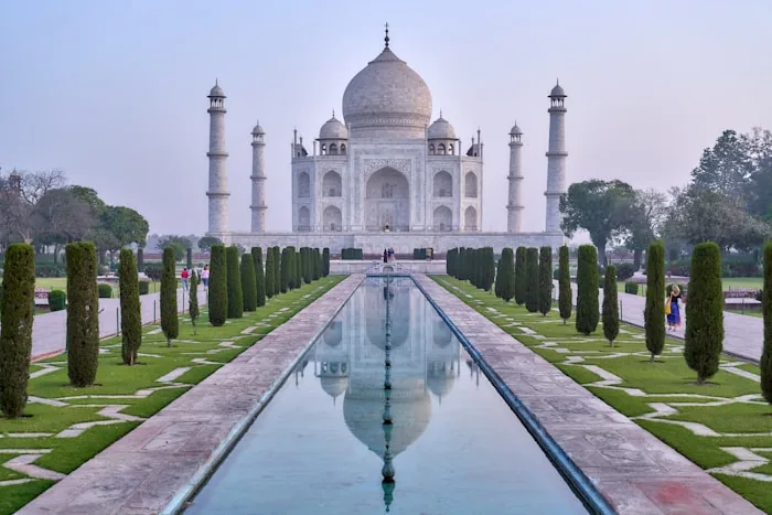 Agra - The Taj Mahal at dawn and the Mughal fort