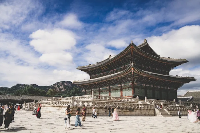 Gyeongbokgung Palace - The Joseon royal palace and its changing of the guard