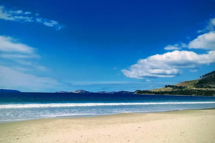 Island beaches - Sandbars, limestone coves and warm shallow water