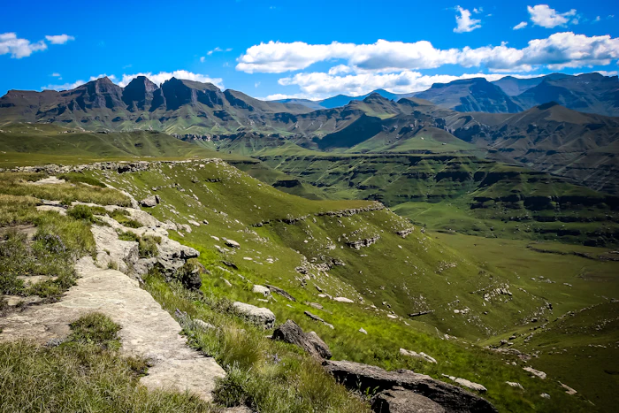 The Drakensberg - Basalt escarpment, San rock art and hiking trails